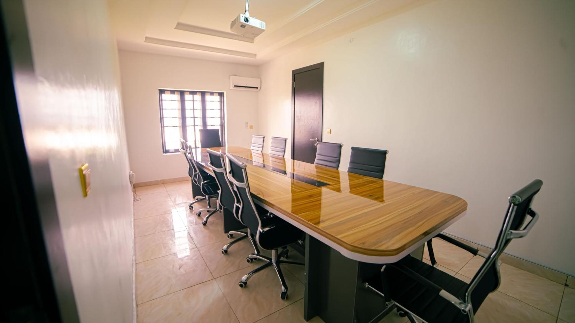247 Luxury Hotel & Apartment Ajah Лекки Экстерьер фото